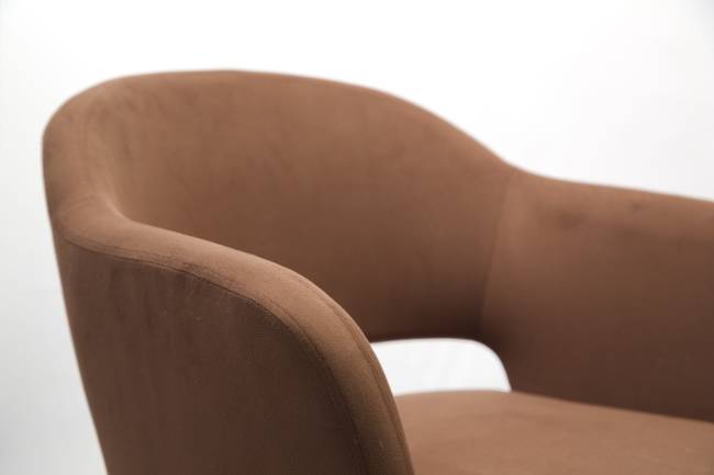 Стол Сканди К 100 орех с креслами Пичч велюр коричневый Стол Сканди К 100 орех с креслами Пичч велюр коричневый