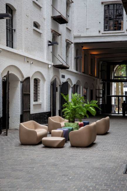 Диван пластиковый двухместный Reborn Standard миндальный бежевый 1650х750х700 мм